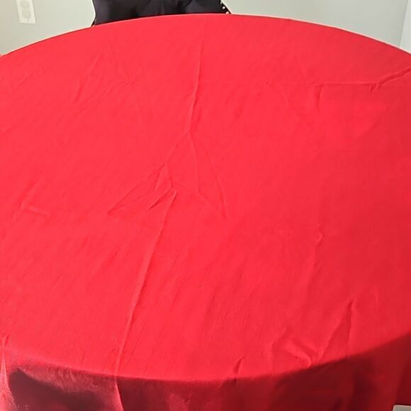Tablecloth Sitting For 4, Round 70" Cherry Red - Picture 15 of 15